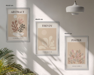Conjunto de 3 quadros com moldura Motivos vegetais em tons de bege e marrom.