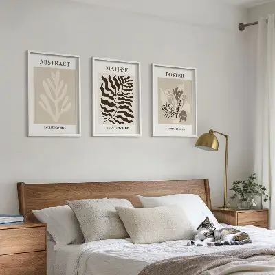 Conjunto de quadros para sala de estar com padrões de plantas em tons de bege e marrom