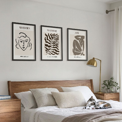 Conjunto de quadros para sala de estar Gráficos, linhas e personagens estilosos.