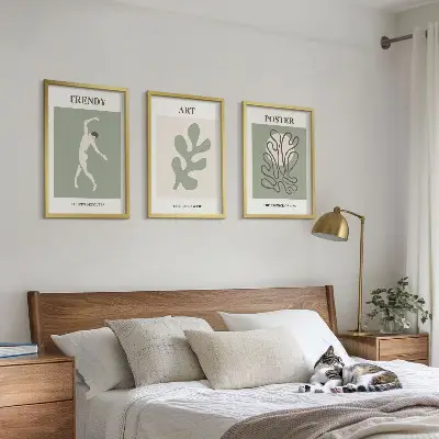 Conjunto de 3 quadros com moldura com figuras abstratas de plantas