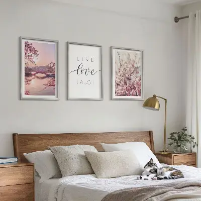 Conjunto de quadros para sala de estar com motivo de ponte florido