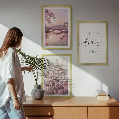 Conjunto de quadros para sala de estar com motivo de ponte florido