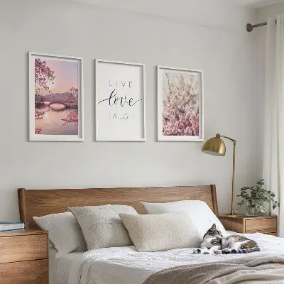 Conjunto de quadros para sala de estar com motivo de ponte florido