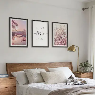 Conjunto de quadros para sala de estar com motivo de ponte florido