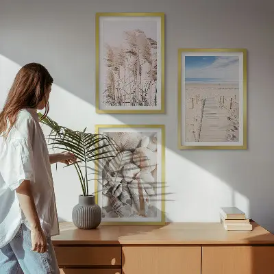 Composição de quadros moderna com conchas de praia e ervas marinhas