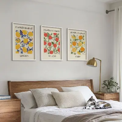 Composição de quadros moderna com cartazes de flores em cidades