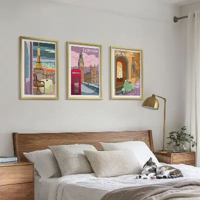 Composição de quadros moderna com vistas retrô de Paris e Londres