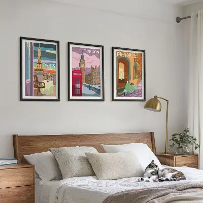 Composição de quadros moderna com vistas retrô de Paris e Londres