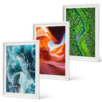 Composição de quadros moderna Movimento da água no cânion da floresta verde