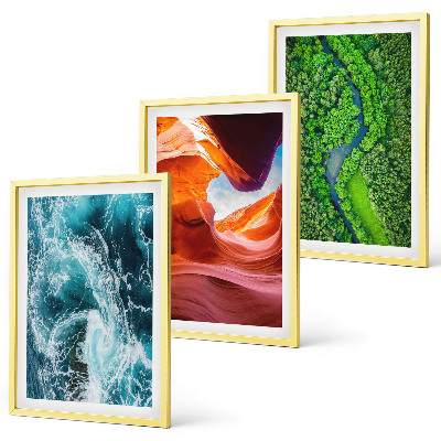 Composição de quadros moderna Movimento da água no cânion da floresta verde