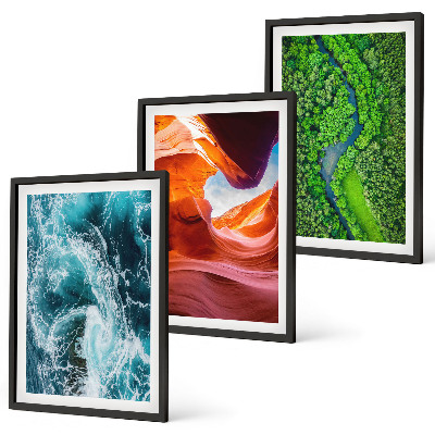 Composição de quadros moderna Movimento da água no cânion da floresta verde