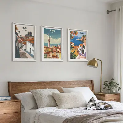 Conjunto de 3 quadros com moldura com ilustrações retrô de cidades do mundo