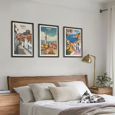 Conjunto de 3 quadros com moldura com ilustrações retrô de cidades do mundo