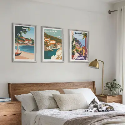 Conjunto de quadros para sala de estar com ilustrações de cidades litorâneas