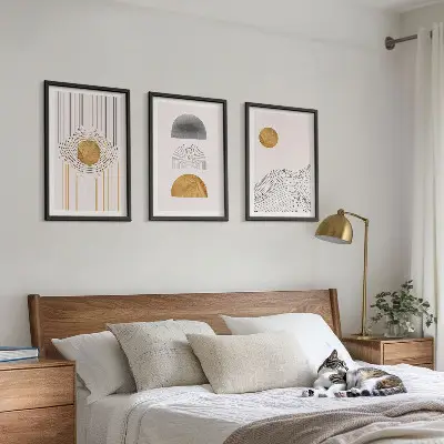 Composição de quadros moderna com formas abstratas em tons de bege e cinza