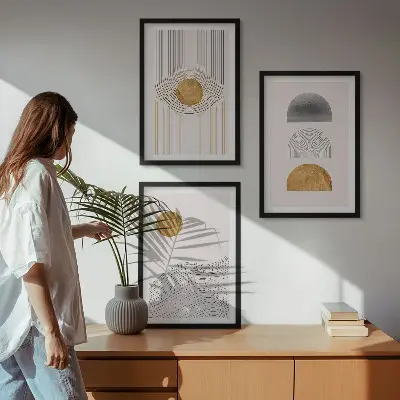 Composição de quadros moderna com formas abstratas em tons de bege e cinza
