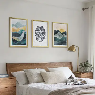 Conjunto de 3 quadros com moldura com inspiração abstrata de montanhas
