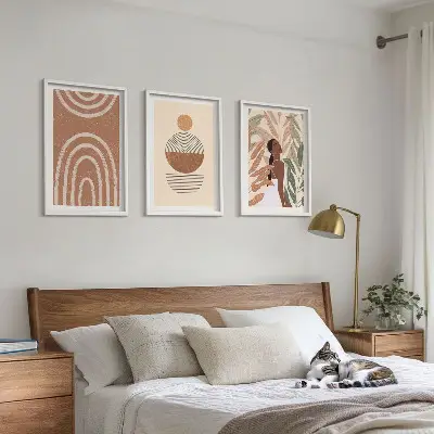 Conjunto de 3 quadros com moldura com padrões geométricos e plantas elegantes