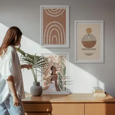Conjunto de 3 quadros com moldura com padrões geométricos e plantas elegantes