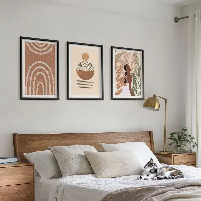 Conjunto de 3 quadros com moldura com padrões geométricos e plantas elegantes