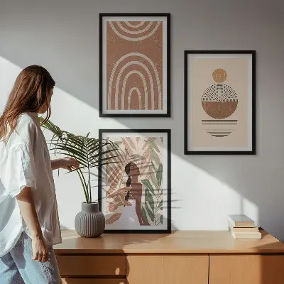 Conjunto de 3 quadros com moldura com padrões geométricos e plantas elegantes