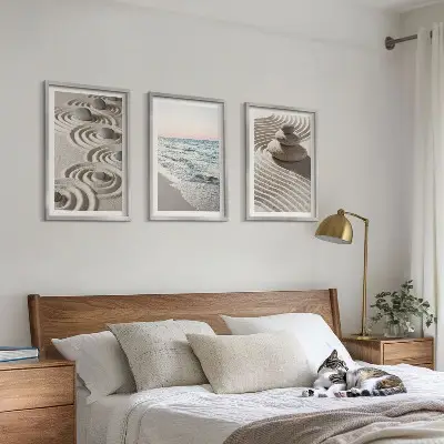 Conjunto de 3 quadros com moldura estampa de ondas, areia, água e pedras na praia
