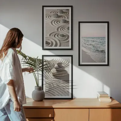 Conjunto de 3 quadros com moldura estampa de ondas, areia, água e pedras na praia