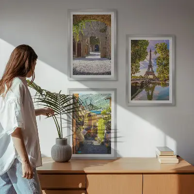 Conjunto de 3 quadros com moldura estampa de ruas com arquitetura Eiffel