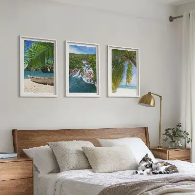 Composição de quadros moderna com temática de praias, barcos, cachoeiras e palmeiras