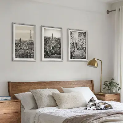 Conjunto de 3 quadros com moldura vistas de Paris e Nova York com escadas