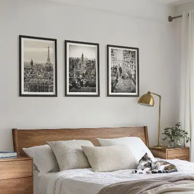 Conjunto de 3 quadros com moldura vistas de Paris e Nova York com escadas