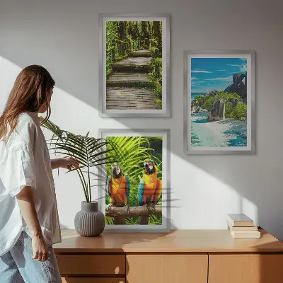 Conjunto de quadros para sala de estar com estampa de cachoeira e papagaios da floresta tropical