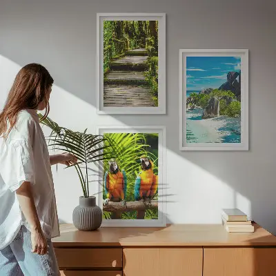 Conjunto de quadros para sala de estar com estampa de cachoeira e papagaios da floresta tropical