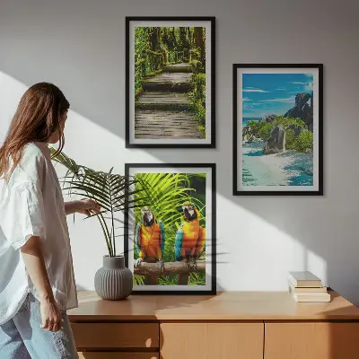Conjunto de quadros para sala de estar com estampa de cachoeira e papagaios da floresta tropical