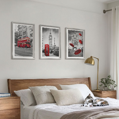 Conjunto de 3 quadros com moldura Detalhes em vermelho em Londres