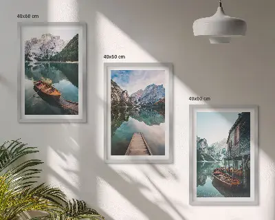 Conjunto de 3 quadros com moldura com paisagem de lago montanhas barcos e chalé