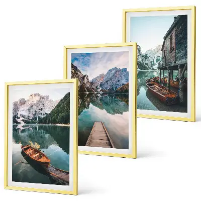 Conjunto de 3 quadros com moldura com paisagem de lago montanhas barcos e chalé