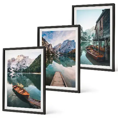 Conjunto de 3 quadros com moldura com paisagem de lago montanhas barcos e chalé