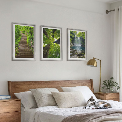 Conjunto de 3 quadros com moldura Trilha na floresta com cachoeira e vegetação