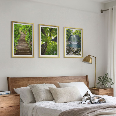 Conjunto de 3 quadros com moldura Trilha na floresta com cachoeira e vegetação