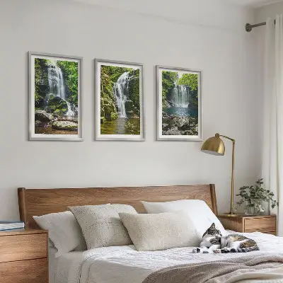Conjunto de quadros para sala de estar com estampa de cachoeiras em meio à vegetação exuberante