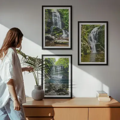 Conjunto de quadros para sala de estar com estampa de cachoeiras em meio à vegetação exuberante