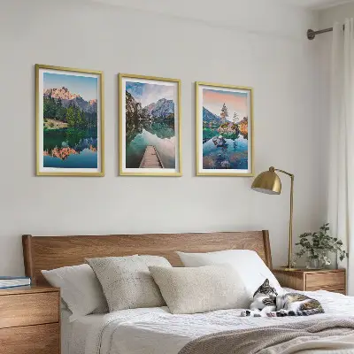 Composição de quadros moderna floresta com reflexos em lago de montanha