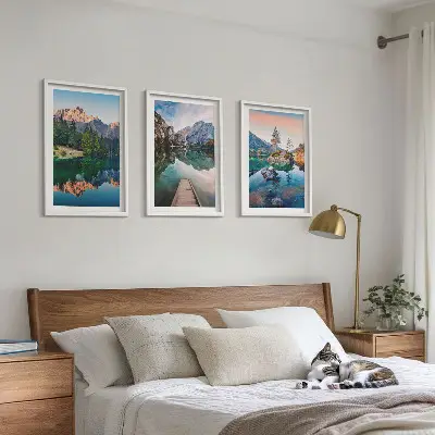 Composição de quadros moderna floresta com reflexos em lago de montanha