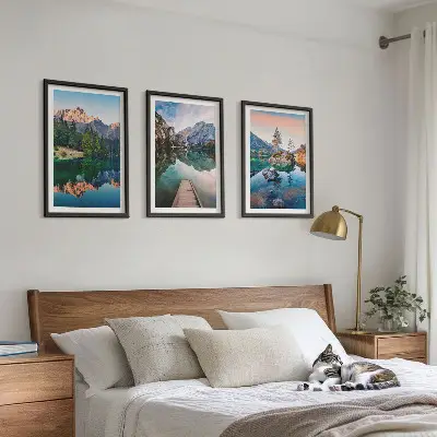 Composição de quadros moderna floresta com reflexos em lago de montanha