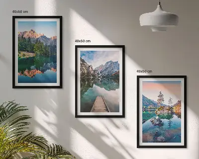 Composição de quadros moderna floresta com reflexos em lago de montanha