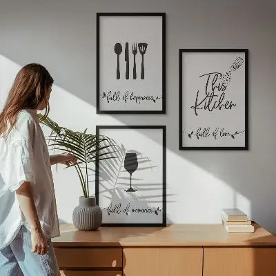 Conjunto de 3 quadros com moldura com estampas de utensílios de cozinha