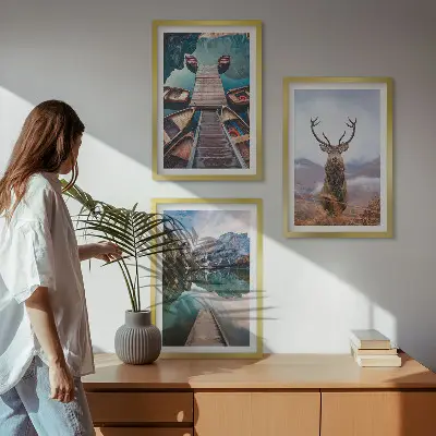 Conjunto de quadros para sala de estar com temática de barcos no lago, veados e montanhas