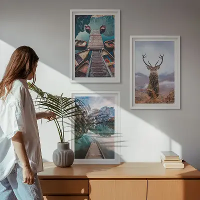 Conjunto de quadros para sala de estar com temática de barcos no lago, veados e montanhas