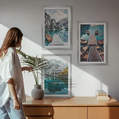 Composição de quadros moderna com paisagem de lago, pontes e montanhas